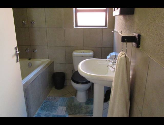 2 BEDROOM TOWNHOUSE FOR SALE IN ALBERTSDAL
